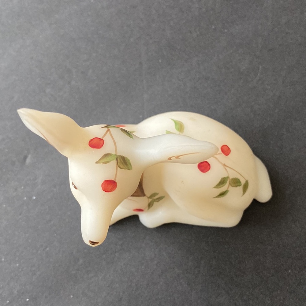 Vintage Fenton Deer Twining Ivory Satin Glass Christmas Hand Painted Gold Collar - Picture 3 of 9